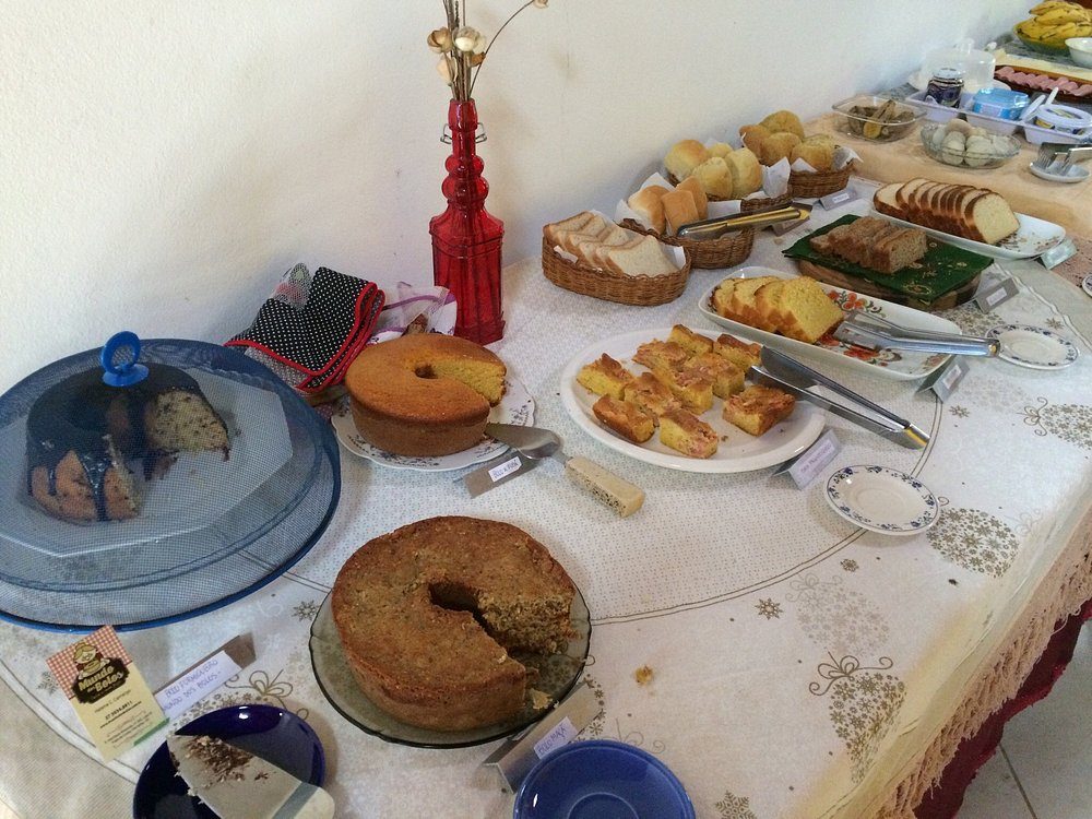 Café da manhã caseiro com bolos